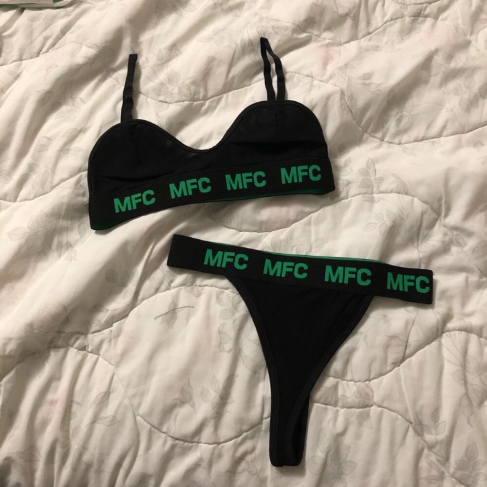 MFC MYFREECAMS Black bra and thong set small